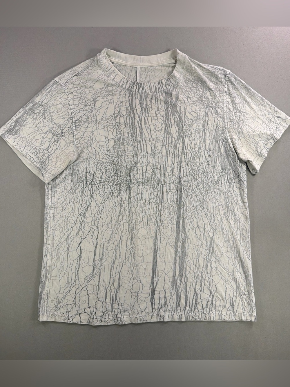 lululemon athletica White Short-Sleeve Tee with Light Gray Crackle Size 4 or 6